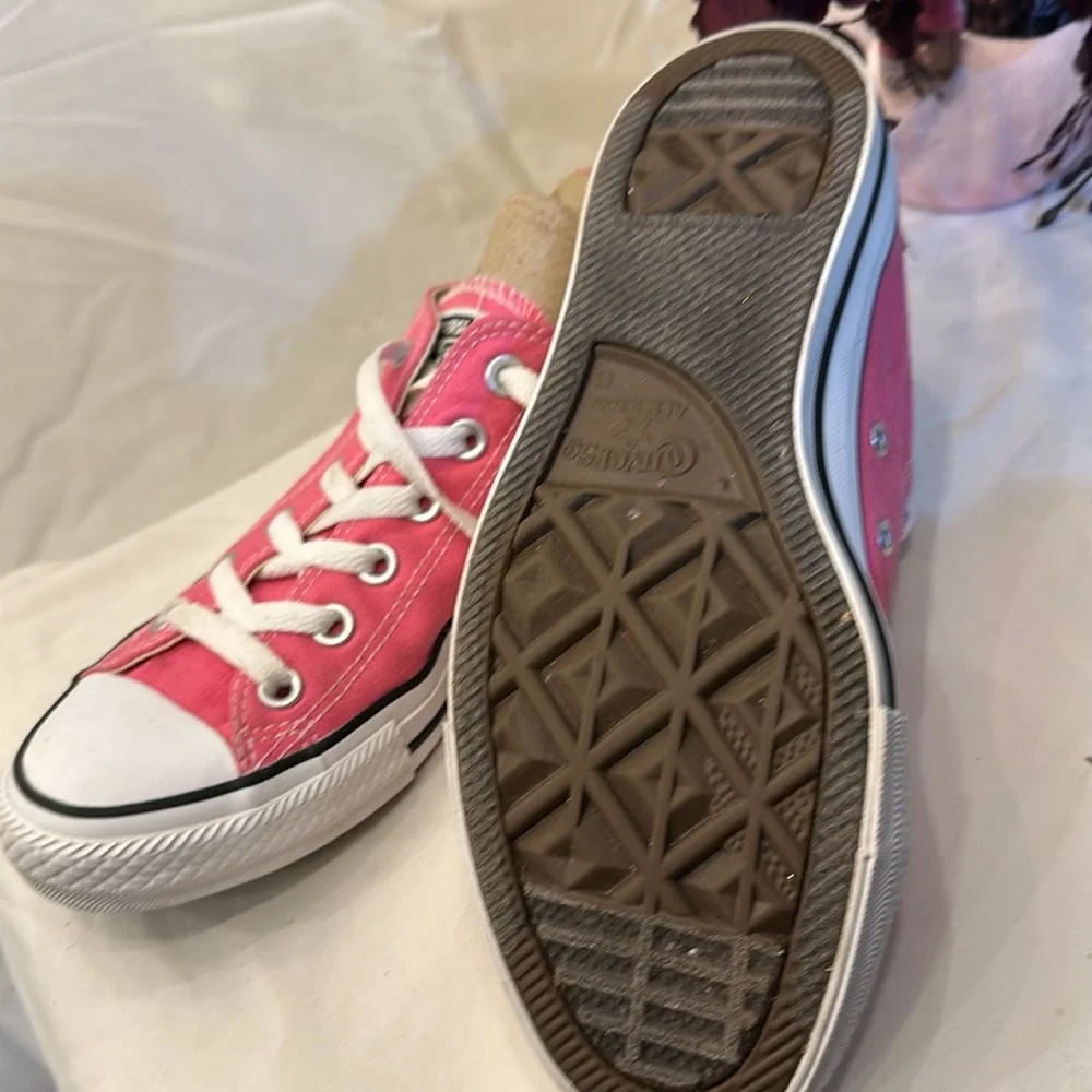 Converse - Picture 2 of 3
